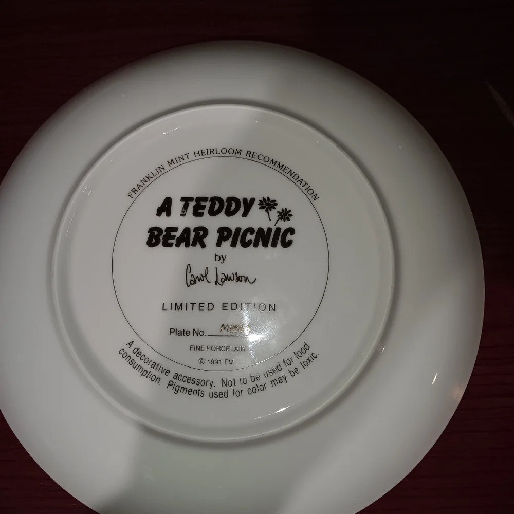 A teady bear picnic vintage decorative plate fine porcelain 1991 - Picture 2 of 3